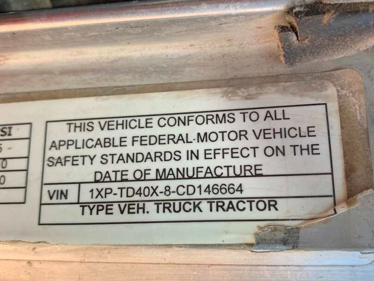 2012-peterbilt-367-image-10