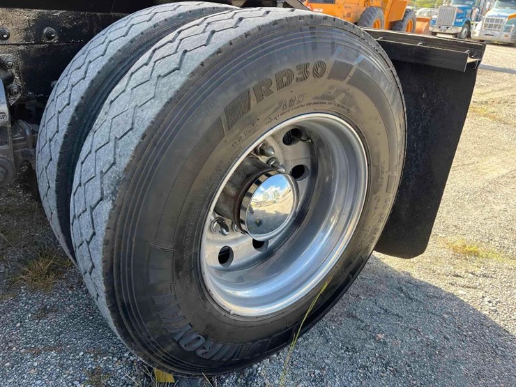2001-peterbilt-387-image-26
