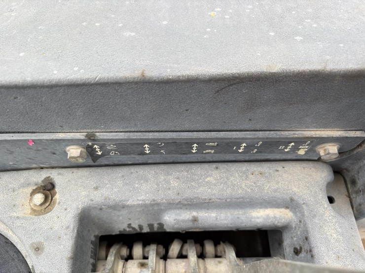 2012-deere-210lj-image-37