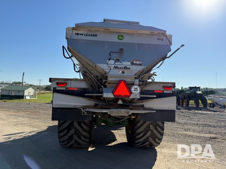 2023-john-deere-800r-image-16