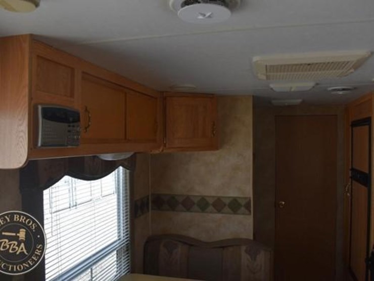 2004-keystone-rv-co-hornet-sport-27bs-38101-image-22