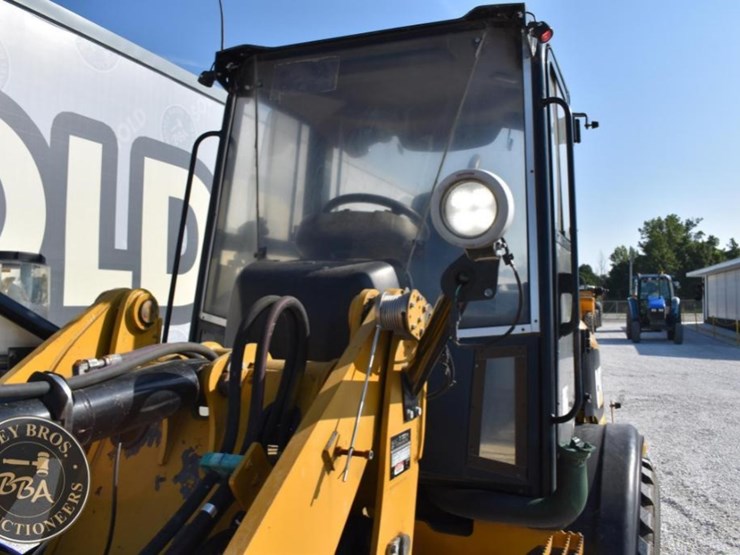2011-caterpillar-908h-image-28