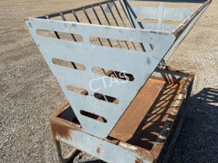 #205-•-steel-hay-rack-image-4