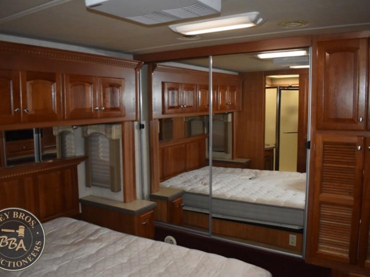 2006-thor-motor-coach-mandalay-40e-38083-image-81