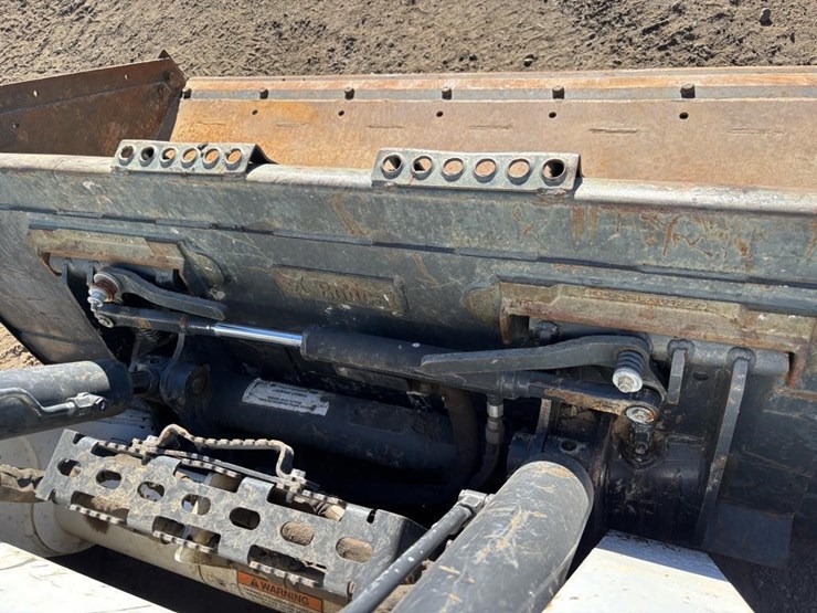 2022-bobcat-t740-image-11