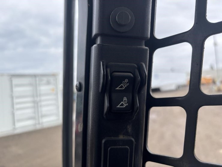 2021-bobcat-t770-image-27