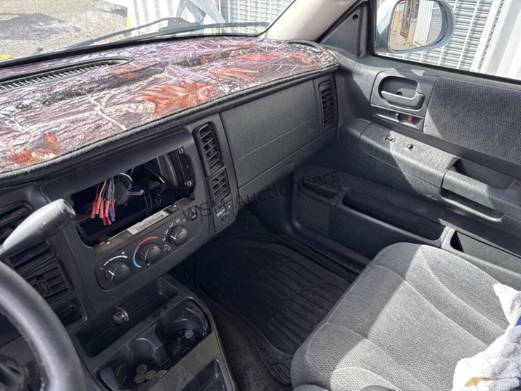 2004-dodge-dakota-image-17