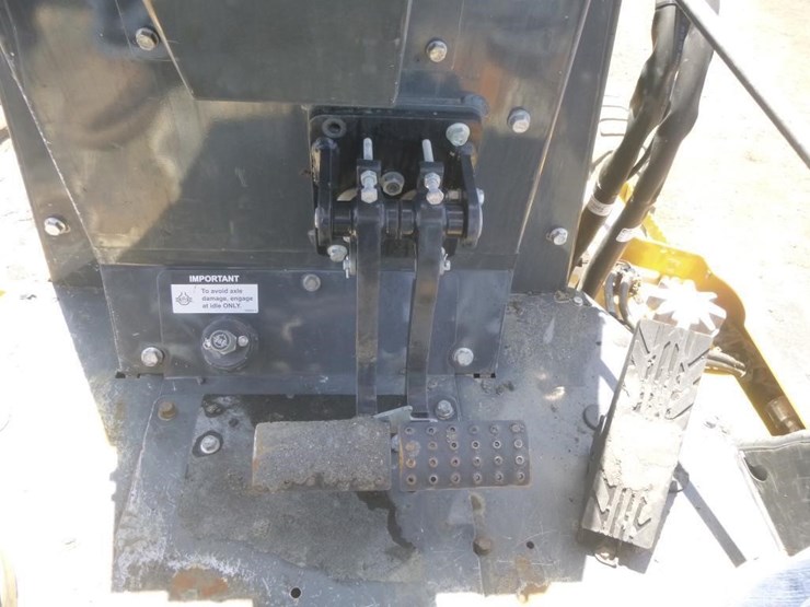 2021-deere-210l-image-14