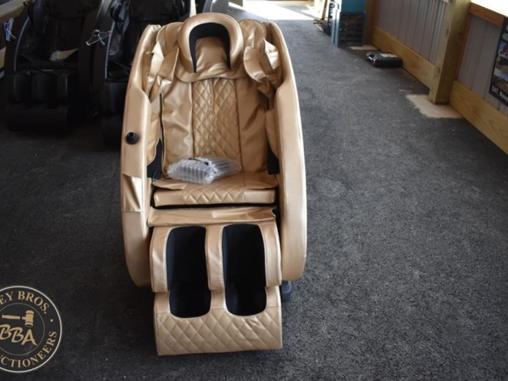 future-massage-chair-with-remote-control-image-1