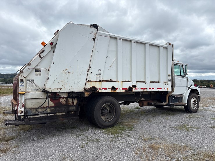 #29330-•-freightliner-single-axle-sanitation-truck-image-4