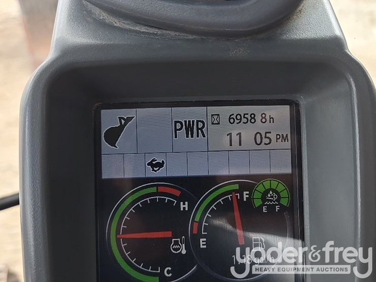 2022-deere-130g-image-64