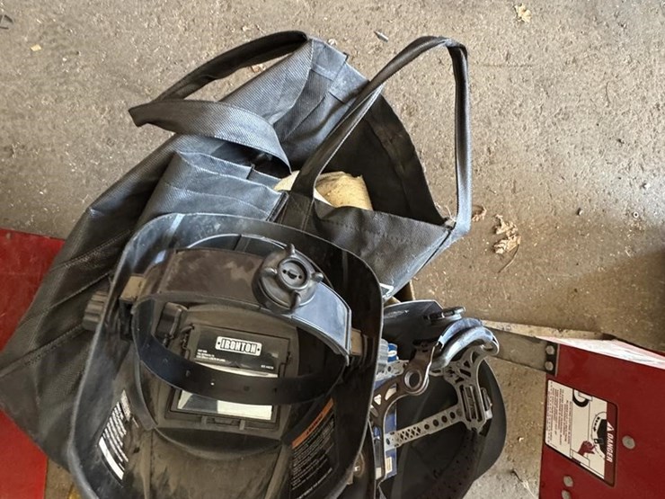 lot-of-welding-helmets,-gloves-&-accessories-lot-of-welding-helmets,-gloves-&-accessories-image-2