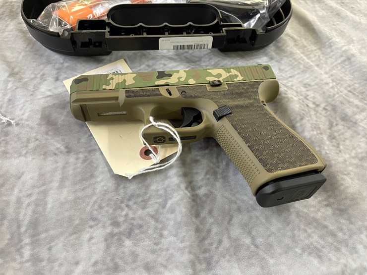 #4013-•-glock-19-gen-5-mos,-camo-slide,-sn:-cbpc869-image-4