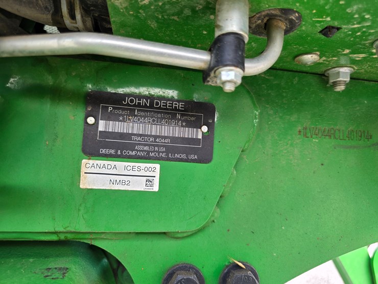 john-deere-4044r-image-39
