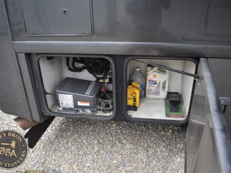 2006-thor-motor-coach-mandalay-40e-38083-image-21