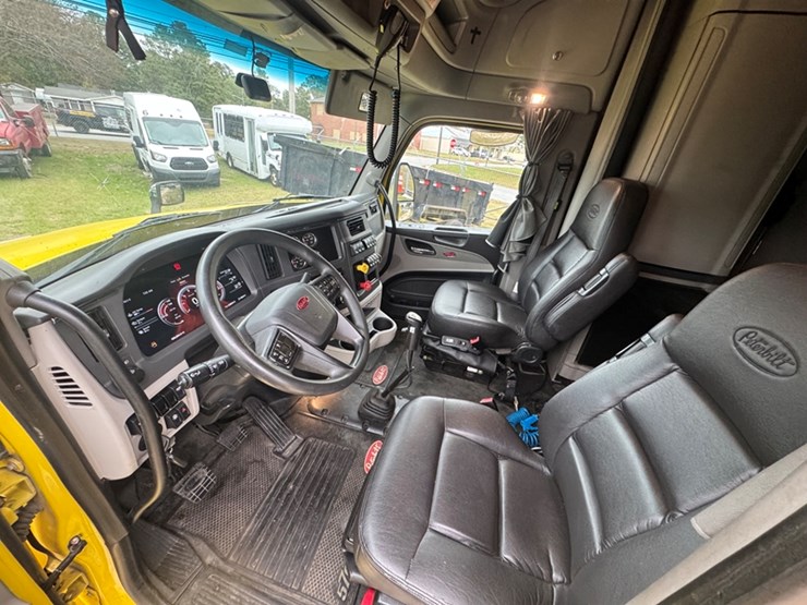 2023-peterbilt-579-image-7