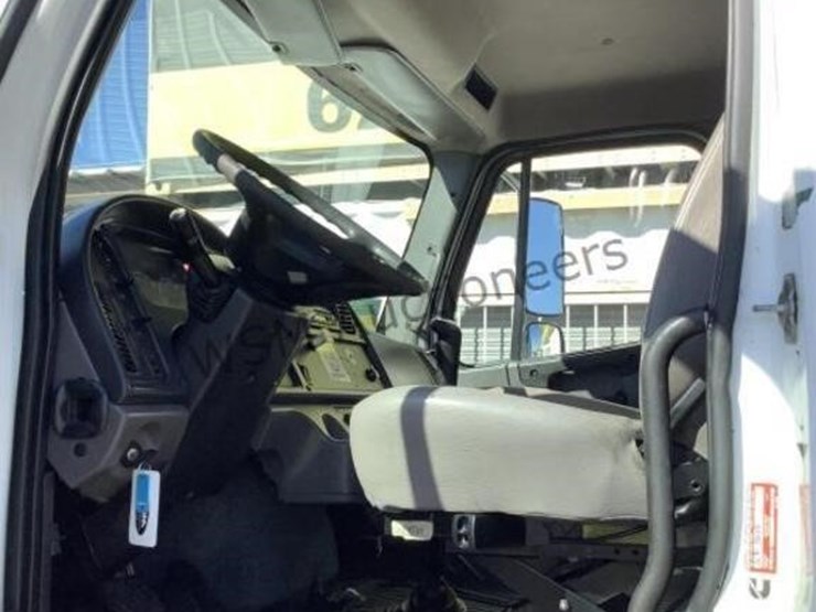 2012-freightliner-m2-f/b-image-26