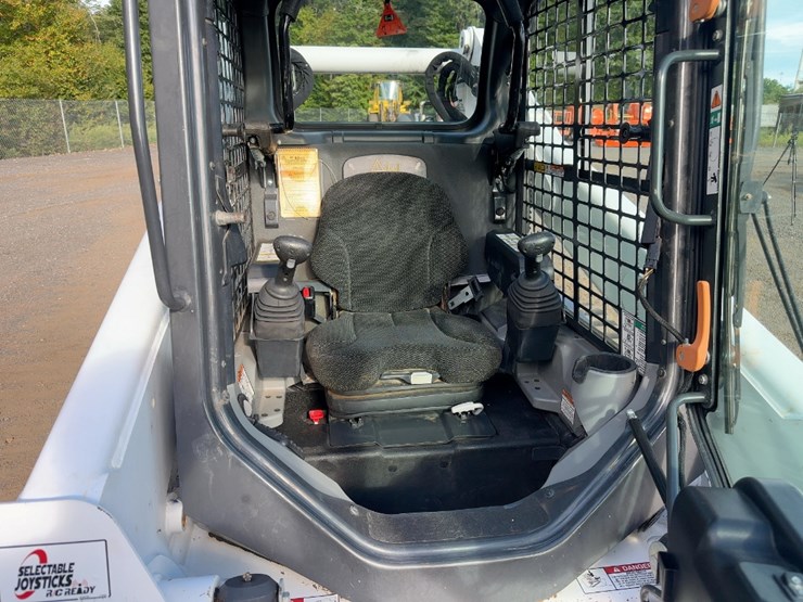 2022-bobcat-t770-image-18