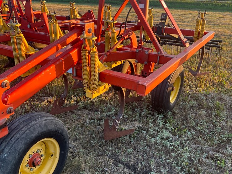 54’-bourgault-chisel,-12”-space,-heavy-harrows,-note:-hitch-slightly-bent-in-one-spot,-doesn’t-affect-performance-of-machine-as-hitch-is-floating.-image-19