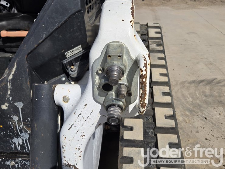2022-bobcat-t76-image-24