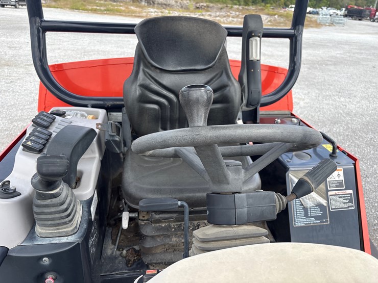 2021-kubota-r640-image-18