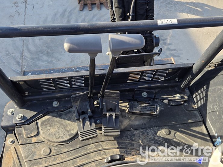 2022-deere-26g-image-59