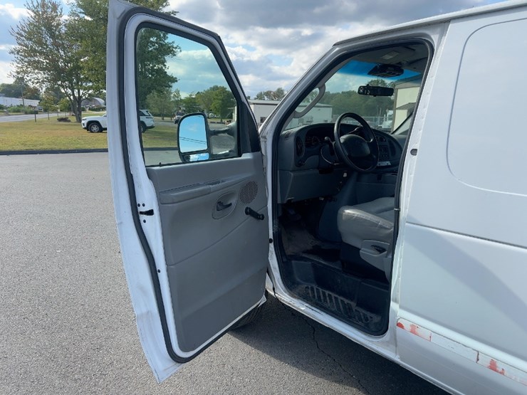 2007-ford-e250-image-17