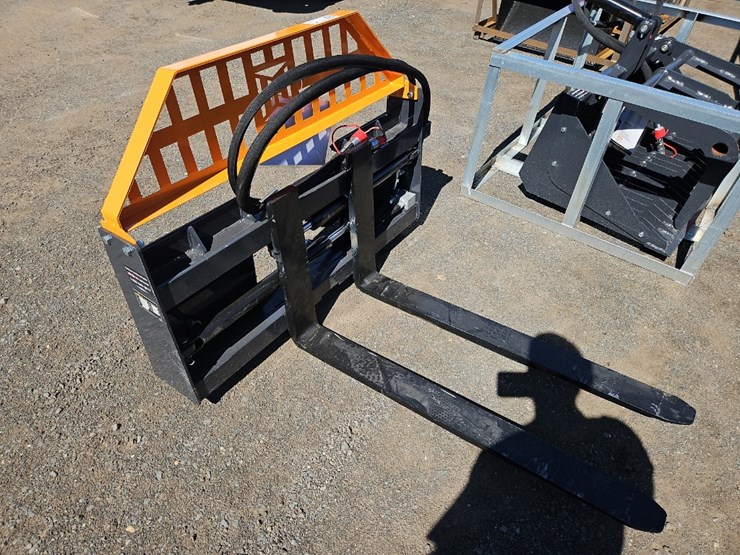 landhonor-42"-hyd-positioning-forks-image-2