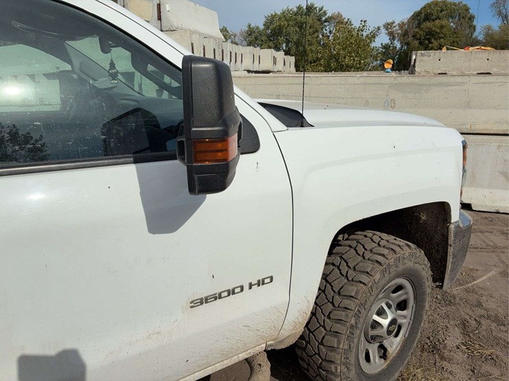 2015-chevy-silverado-3500hd-image-24