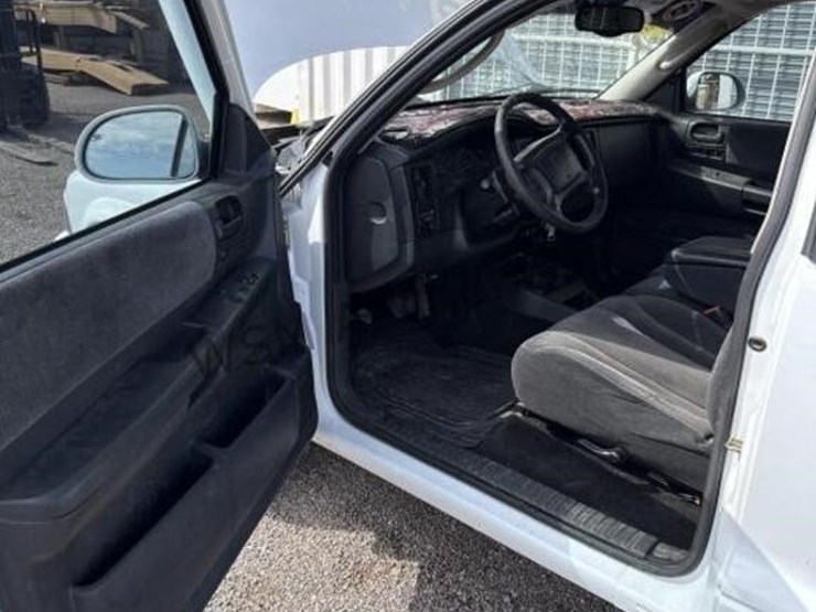 2004-dodge-dakota-image-21