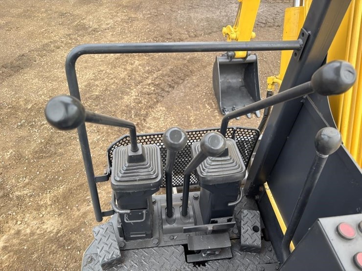 komatsu-pc28uu-image-26