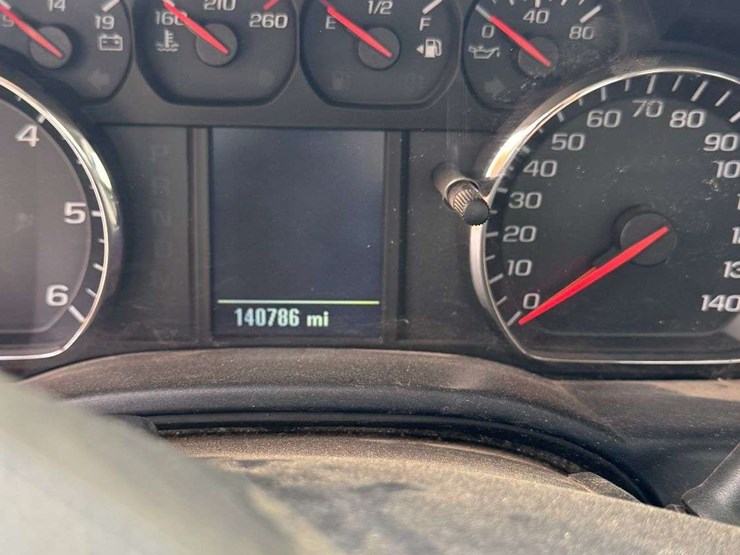2015-chevy-silverado-3500hd-image-11