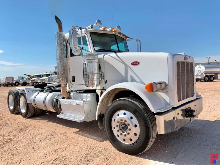 2012-peterbilt-367-image-1