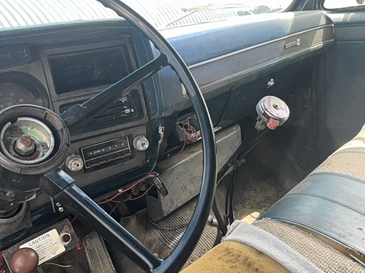 gmc-tandem-twin-screw-grain-truck,-live-bottom-box,-fuel-pincher-detroit-diesel,-tilt-back-hood,-5-speed-with-hi/lo-image-34