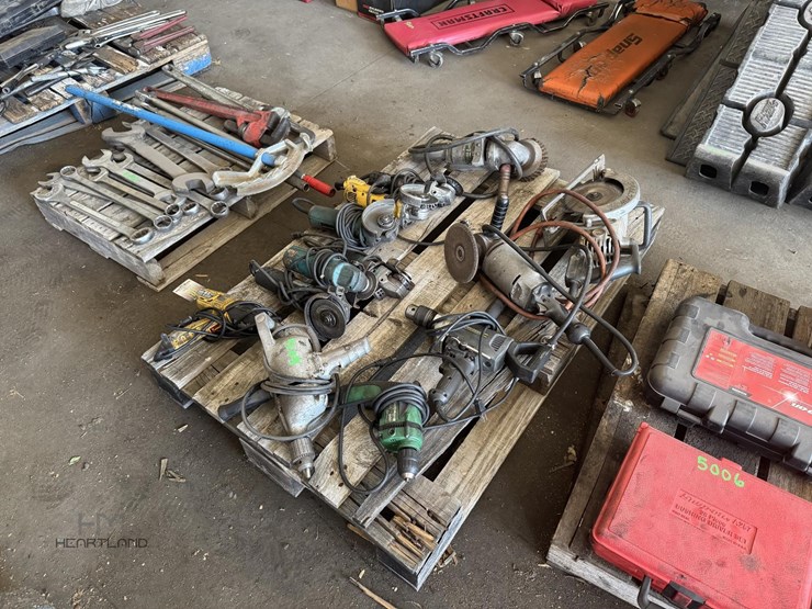 lot-of-power-tools-grinders,-drills,-wrenches-&-mo-lot-of-power-tools-grinders,-drills,-wrenches-&-mo-image-1