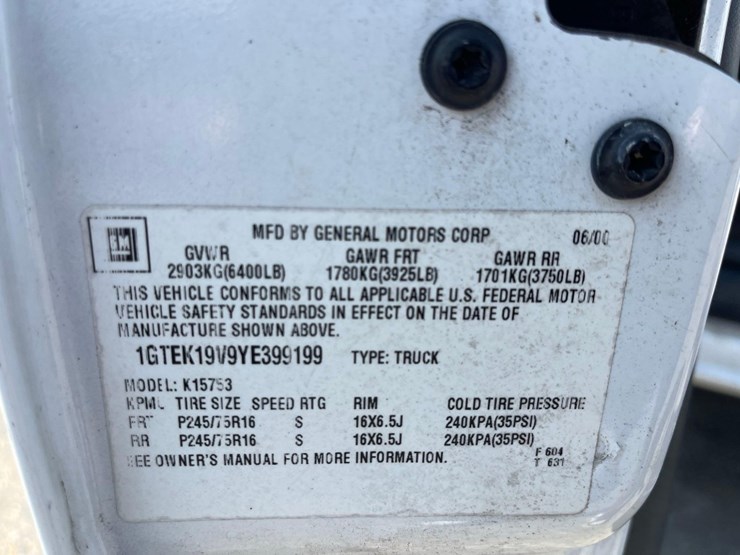 2000-gmc-new-sierra-sl-4wd-pickup-truck-with-snowplow-attachment-image-5