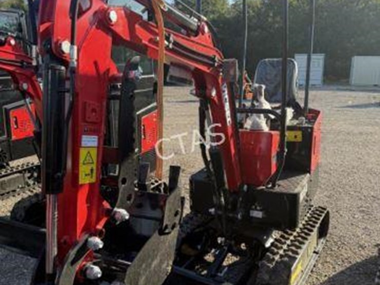 #42-•-mini-excavator---gas---model:-13-r-image-1