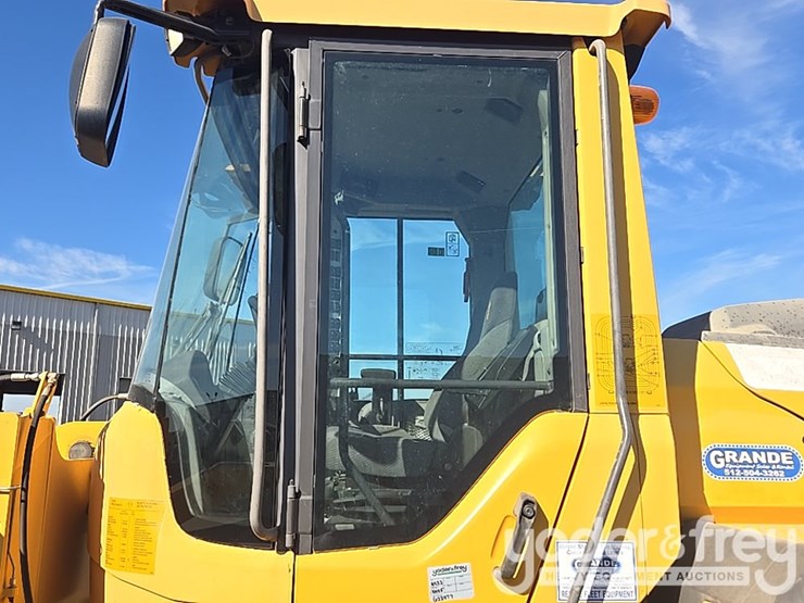 2016-volvo-l70h-image-46