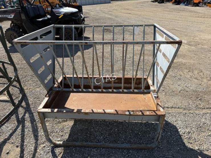 #205-•-steel-hay-rack-image-3