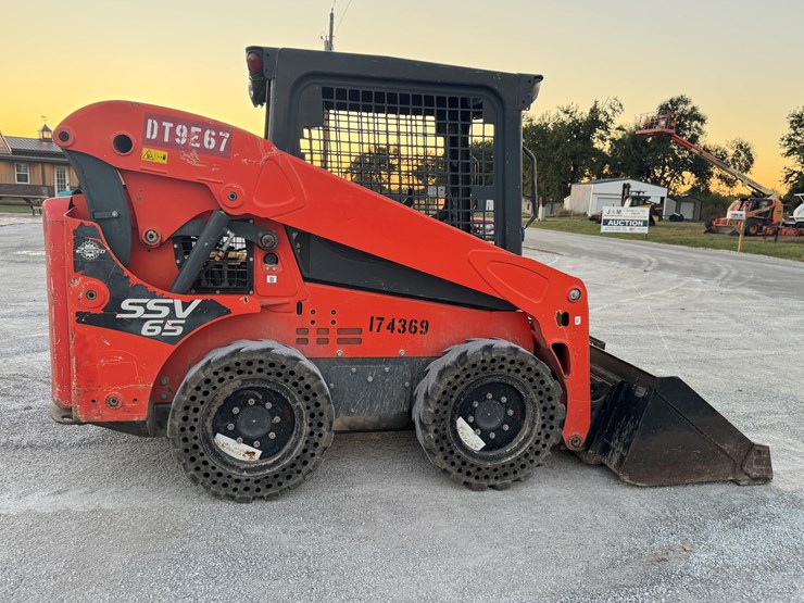kubota-ssv65-image-13