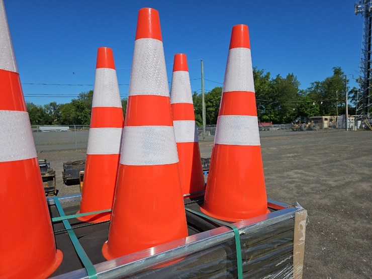 (250)-28"-traffic-cones-image-4