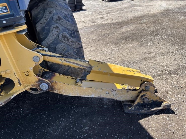 2019-deere-310l-ep-image-25