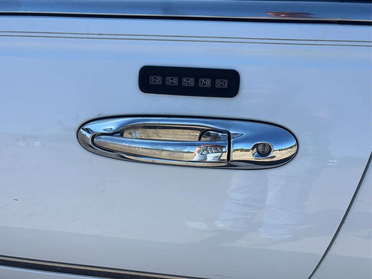 2000-lincoln-town-car-sedan-image-14