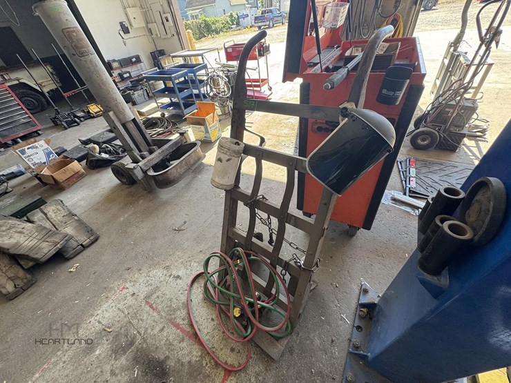 welding-torch-bottle-cart-set-up-welding-torch-bottle-cart-set-up-image-1