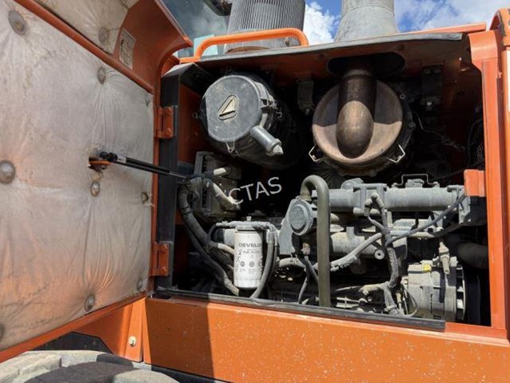 #220-•-doosan-wheel-loader-w/-bucket-image-26