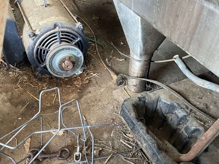 mueller-2000-gallon-milk-tank-image-19