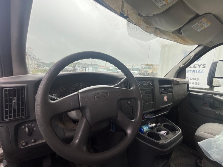 2006-chevrolet-14'-box-truck-image-7