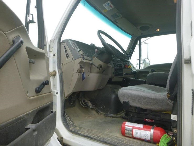 2008-sterling-lt9500-image-12