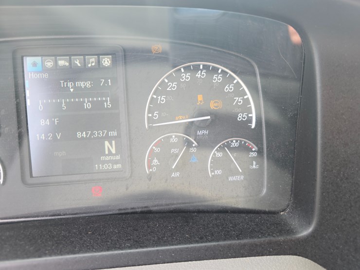 2019-freightliner-cascadia-126-image-72