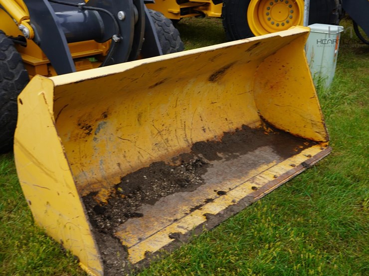 2010-deere-244j-image-25